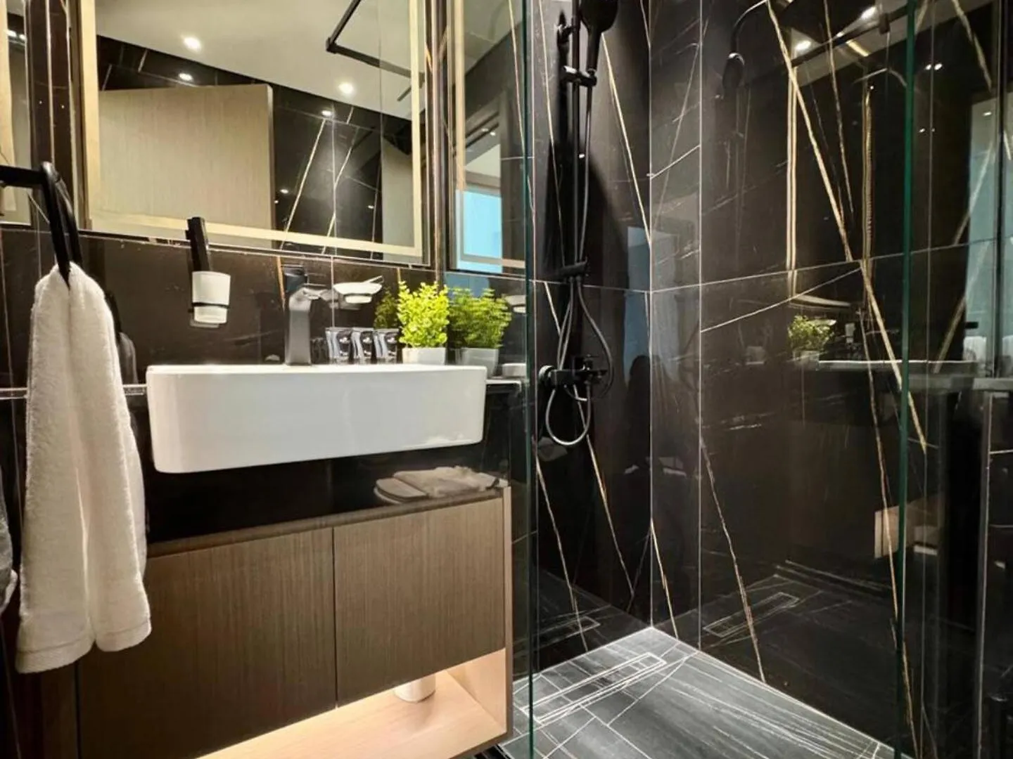 Brand-New 1-Bedroom Apartment Dubai